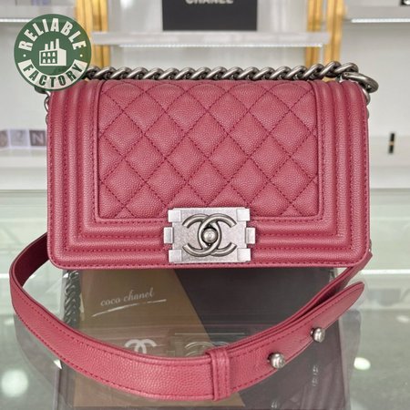 Chanel Boy Flap Quilted Diamond New Medium Red