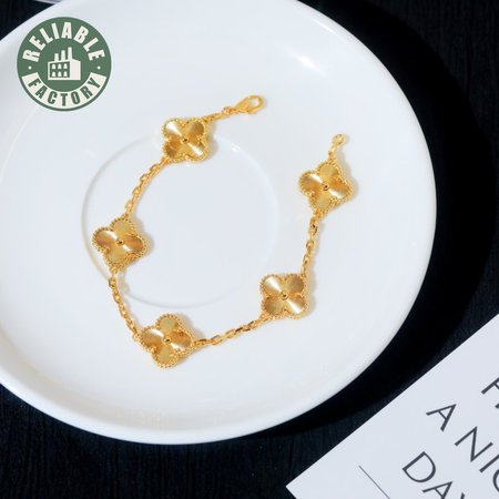 Van Cleef & Arpels Breguet Engraved Four-leaf Clover Bracelet