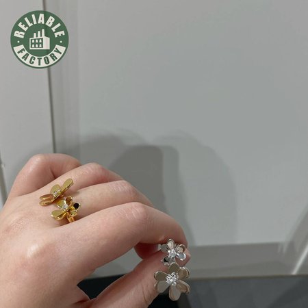 Van Cleef Frivole Ring